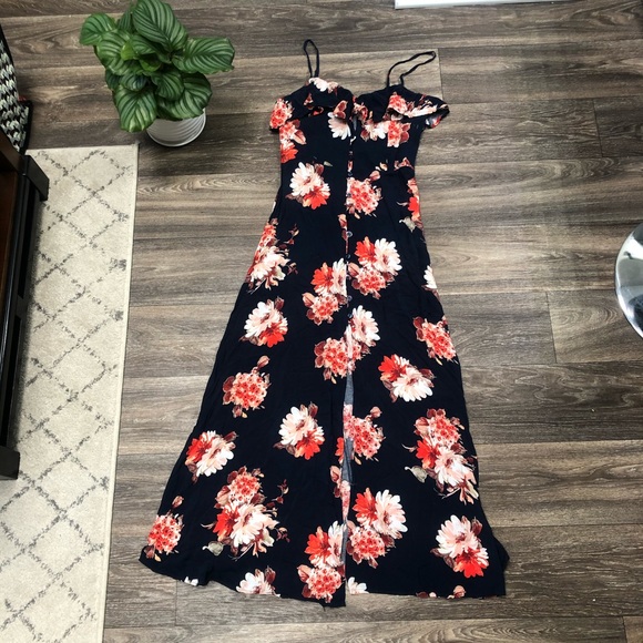 Band of Gypsies Dresses & Skirts - Floral button front dress